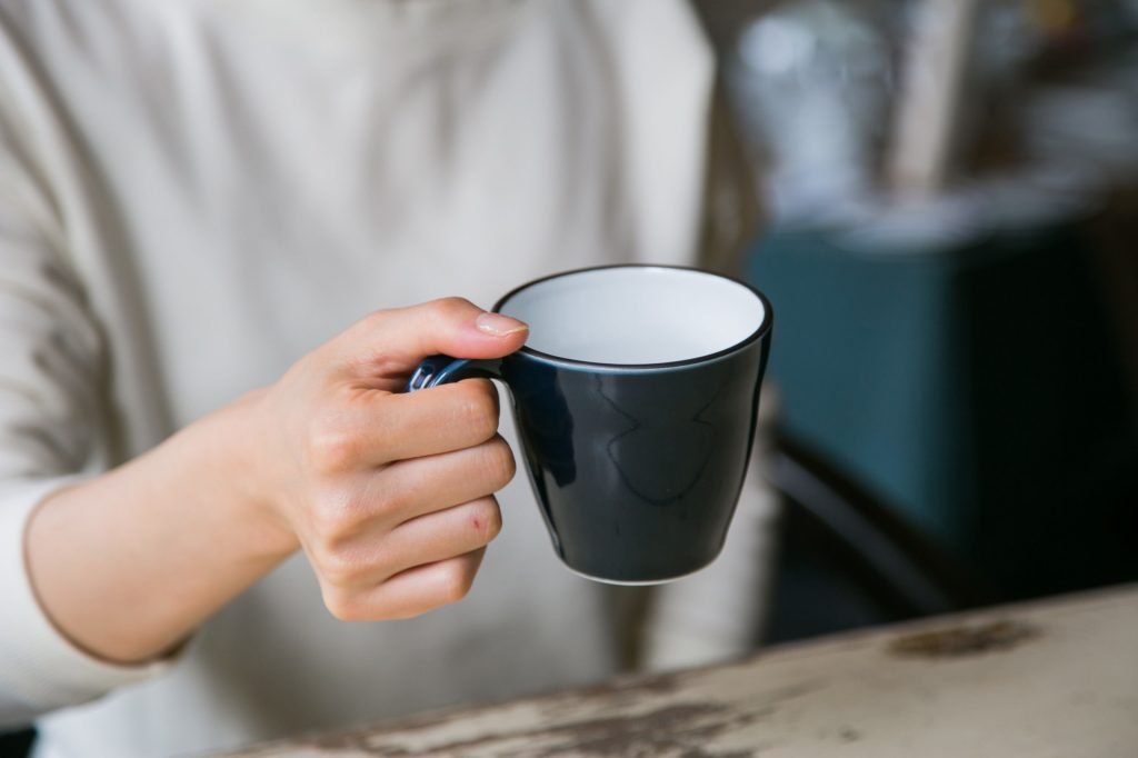 ユニバーサルデザインがうれしいマグ♪【aiyu ｅ‐マグ　ルリ】